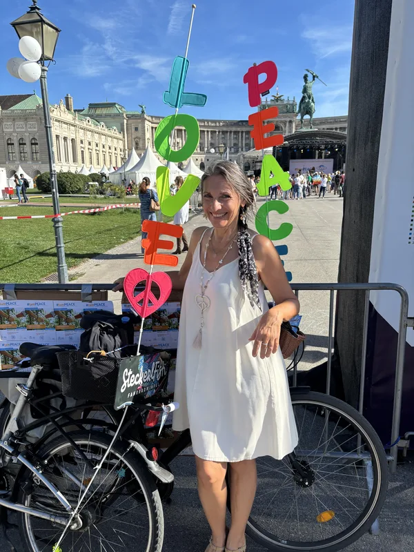 Love &amp; Peace Heldenplatz Wien 2025